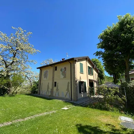 Il Cerro Tra Colline, Silenzio E Natura
